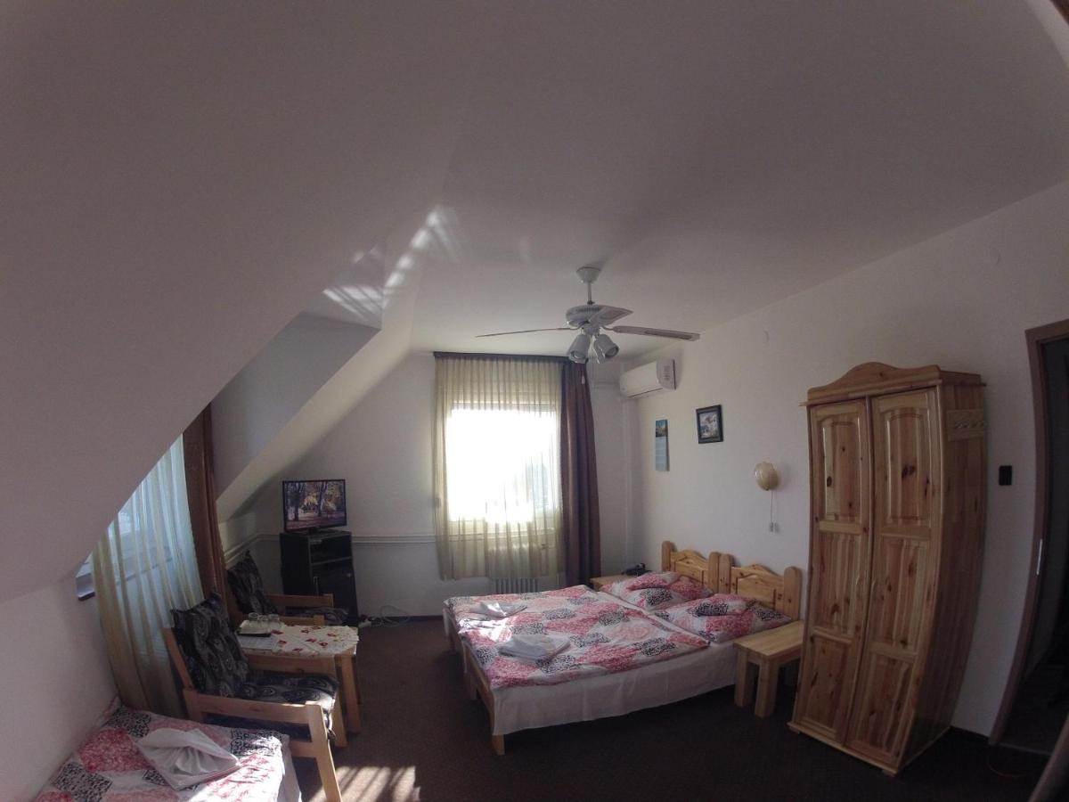 Hotel Olympos Panzió Budaörs Zewnętrze zdjęcie