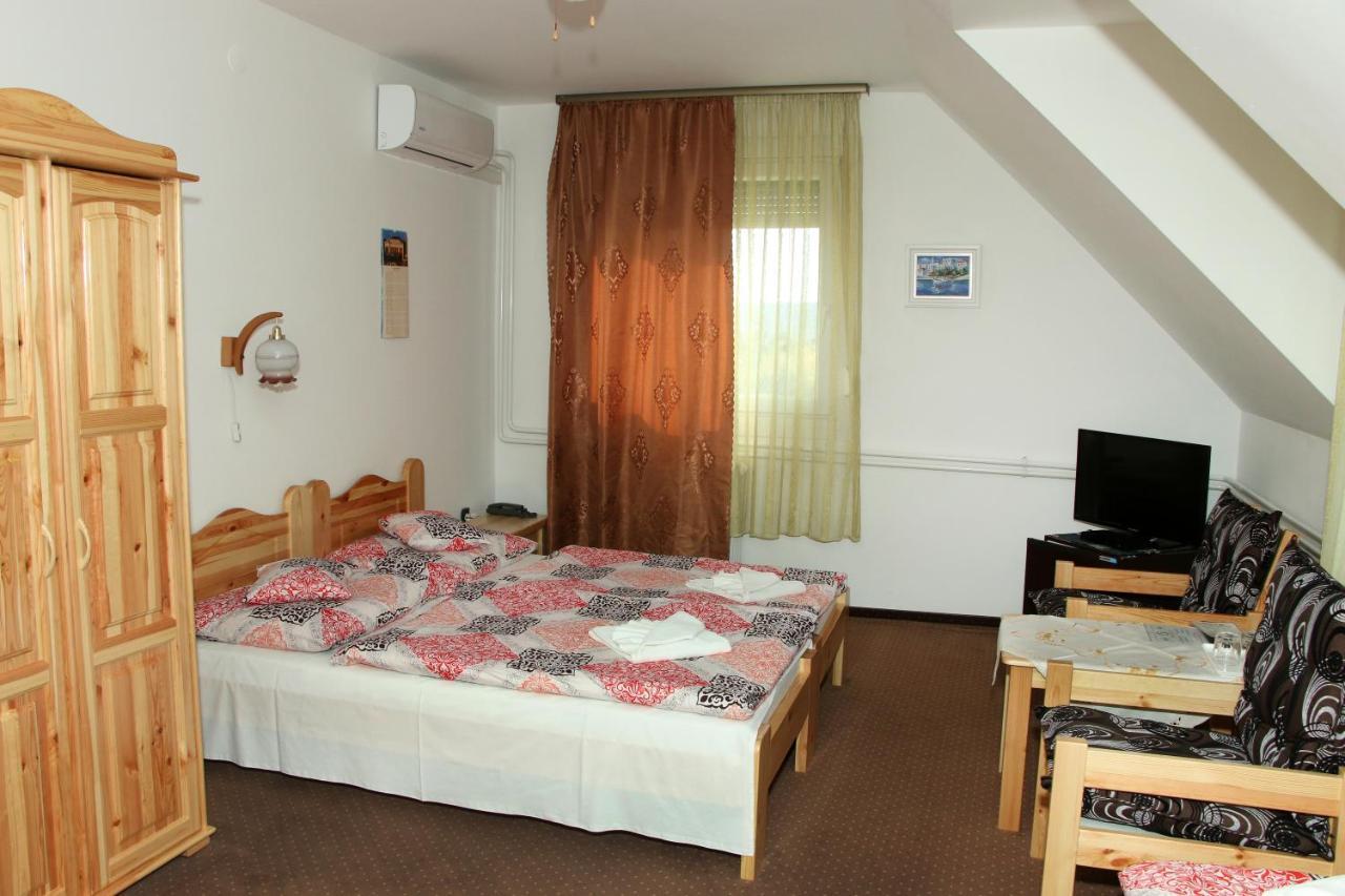 Hotel Olympos Panzió Budaörs Zewnętrze zdjęcie