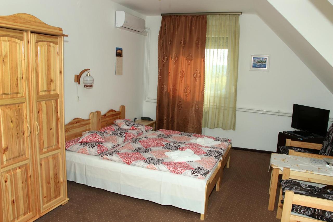 Hotel Olympos Panzió Budaörs Zewnętrze zdjęcie